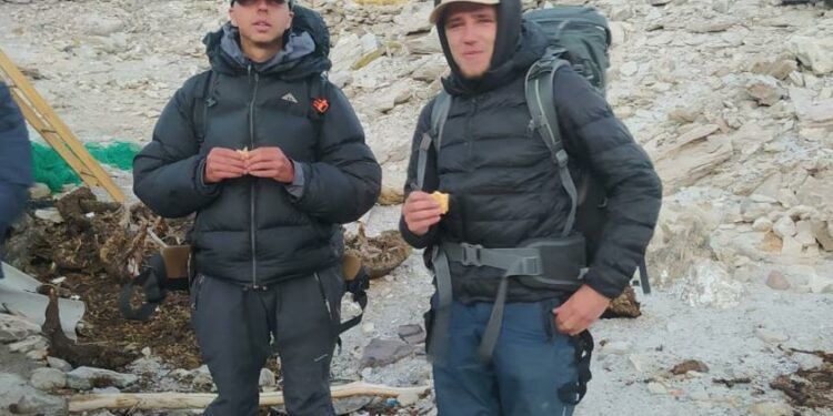 Así socorrieron a dos montañistas franceses cerca del volcán más alto de Catamarca