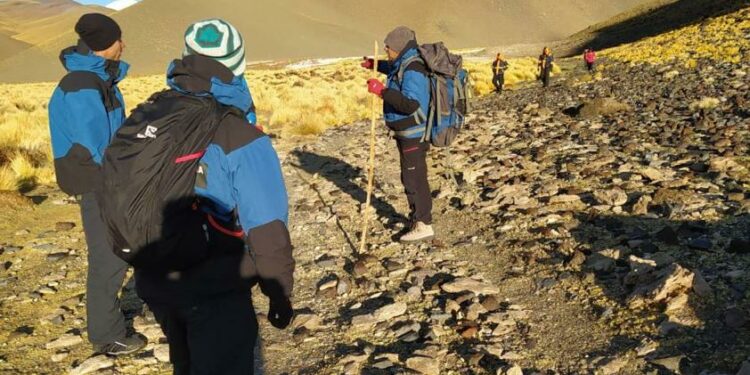 Así socorrieron a dos montañistas franceses cerca del volcán más alto de Catamarca