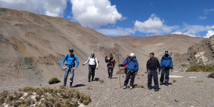 Así socorrieron a dos montañistas franceses cerca del volcán más alto de Catamarca