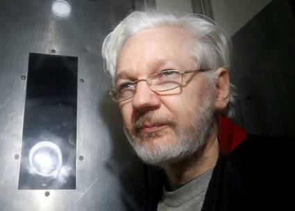 Un tribunal británico aprobó la extradición de Assange