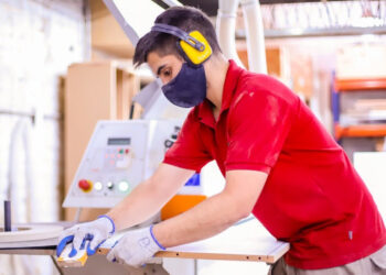 Informe revela que los jóvenes argentinos reciben los sueldos más bajos de la región