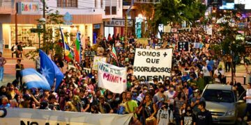 Arcioni le puso freno a la ley minera y convocó a un plebiscito