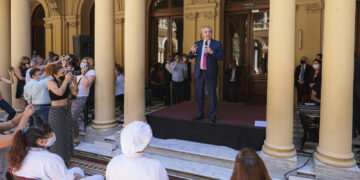 El Gobierno calificó de “lapidario” el informe de deuda del FMI