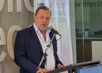 Santos tildó al Presupuesto de ser un «camino al populismo»