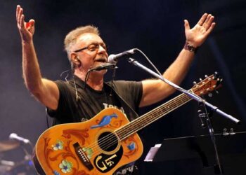 León Gieco desmintió haber cobrado un monto millonario por actuar el Día de la Democracia