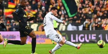 El PSG de Messi rescató un punto en Lens y sigue cómodo en la punta