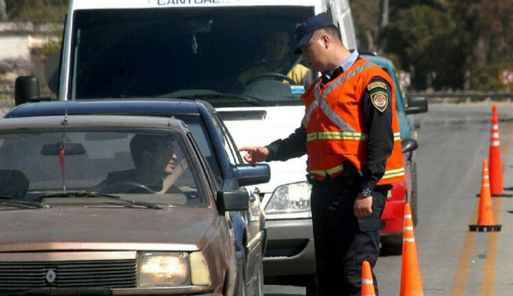 Intentó coimear a un policía y quedó detenido.