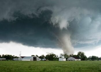 Tornados nocturnos dejan al menos cincuenta muertos en Estados Unidos