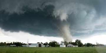 Tornados nocturnos dejan al menos cincuenta muertos en Estados Unidos