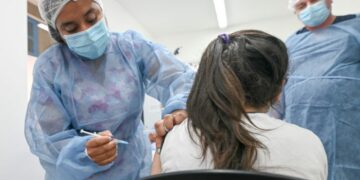 Se extienden los horarios de atención en vacunatorios de la ciudad