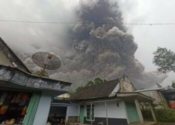 La erupción de un volcán genera pánico en Indonesia: al menos un muerto y 41 quemados