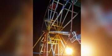 Accidente con heridos al desprenderse una silla del juego «La vuelta al mundo»