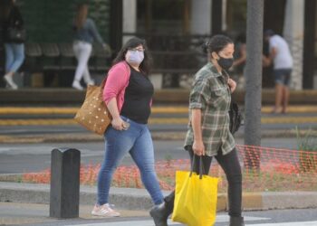 Reportaron cuatro fallecimientos y 1.690 contagios de coronavirus