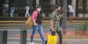 Reportaron cuatro fallecimientos y 1.690 contagios de coronavirus