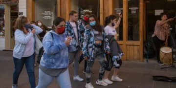 Bariloche reprograma viajes de egresados y aísla a 500 estudiantes en hoteles