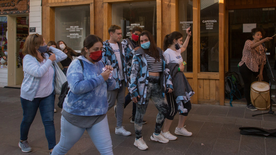 Bariloche reprograma viajes de egresados y aísla a 500 estudiantes en hoteles