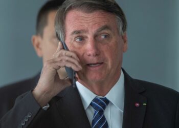 La Justicia le pide a Bolsonaro resolver el pasaporte sanitario