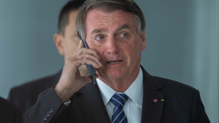 La Justicia le pide a Bolsonaro resolver el pasaporte sanitario