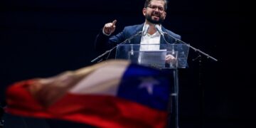 Boric busca llevar calma luego de la elección