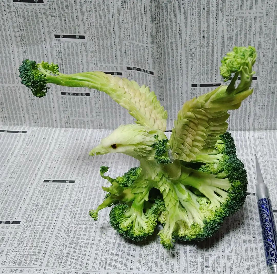 Un chef se volvió viral por esculpir sobre frutas y verduras