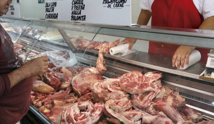 Acuerdan aumentar la oferta y bajar los precios de cinco cortes de carne vacuna