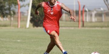 Cerato se sumó y Comachi se desvinculó