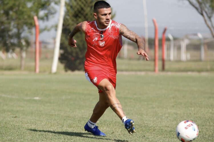 Cerato se sumó y Comachi se desvinculó