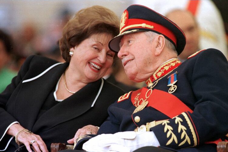 La muerte de Lucía Hiriart, viuda de Pinochet, marcó el cierre de campaña en Chile