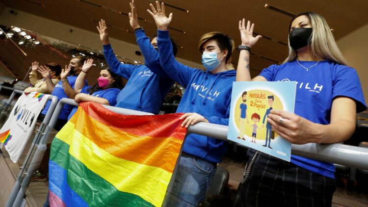 Aprueban el matrimonio igualitario en Chile