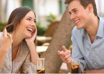 Tuvieron una cita y él le hizo una ‘devolución’ para que sea más seductora