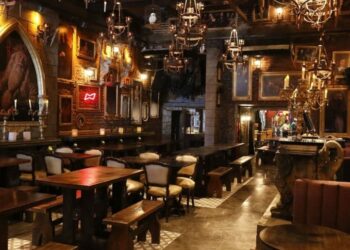 Larga espera para conseguir reserva en el primer bar temático de Harry Potter en Argentina