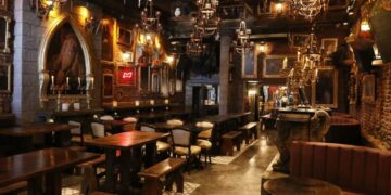 Larga espera para conseguir reserva en el primer bar temático de Harry Potter en Argentina