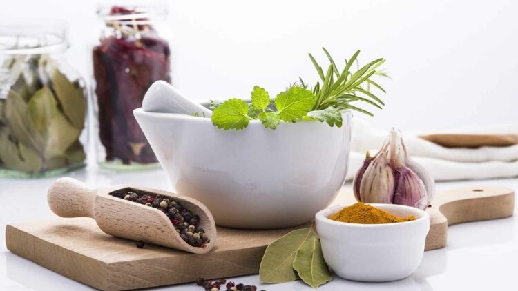Seis consejos para mejorar el gusto de los alimentos sin la necesidad de usar sal