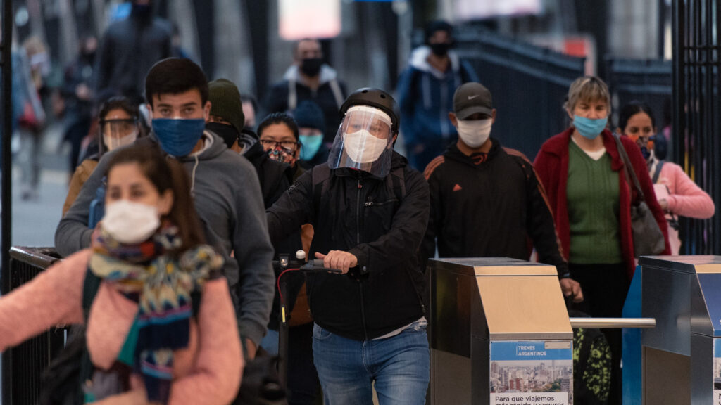 Fuerte suba de los contagios diarios de coronavirus
