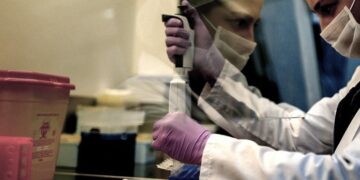 La variante Ómicron ya circula en las aguas residuales de la ciudad