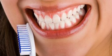 Seis hábitos frecuentes que pueden arruinar tus dientes