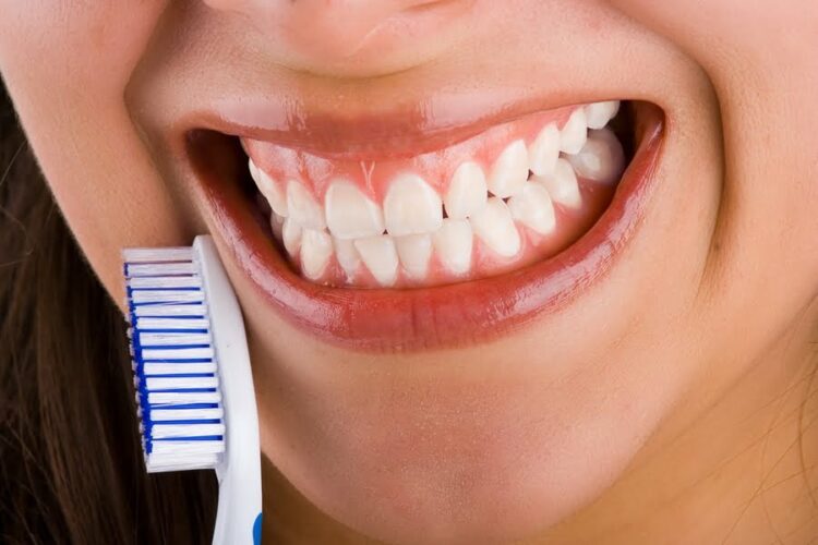 Seis hábitos frecuentes que pueden arruinar tus dientes
