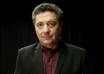 Llaryora amplió su gabinete con tres nuevas secretarías