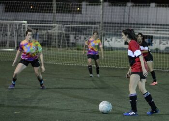 Ordenan que se permita jugar a una futbolista mayor de 35 años