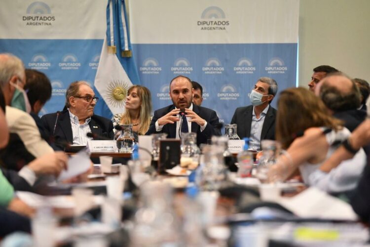 Guzmán mantiene la proyección de inflación del 33% para 2022