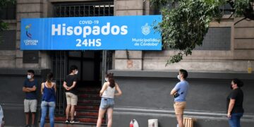 Evalúan cambios en las recomendaciones de aislamiento y testeos