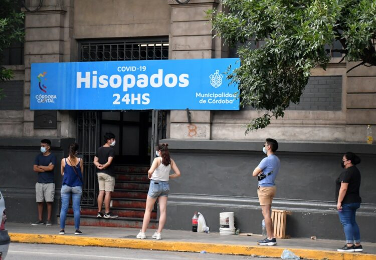 Evalúan cambios en las recomendaciones de aislamiento y testeos