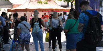 Registran extensas filas en los centros de testeo tras los festejos navideños