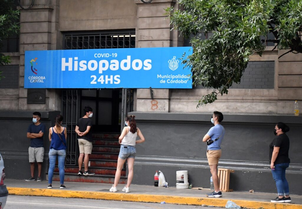 Aumentan los testeos y se disparan los positivos en la provincia