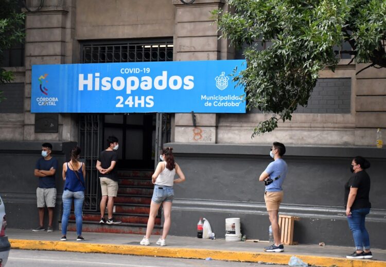 Aumentan los testeos y se disparan los positivos en la provincia