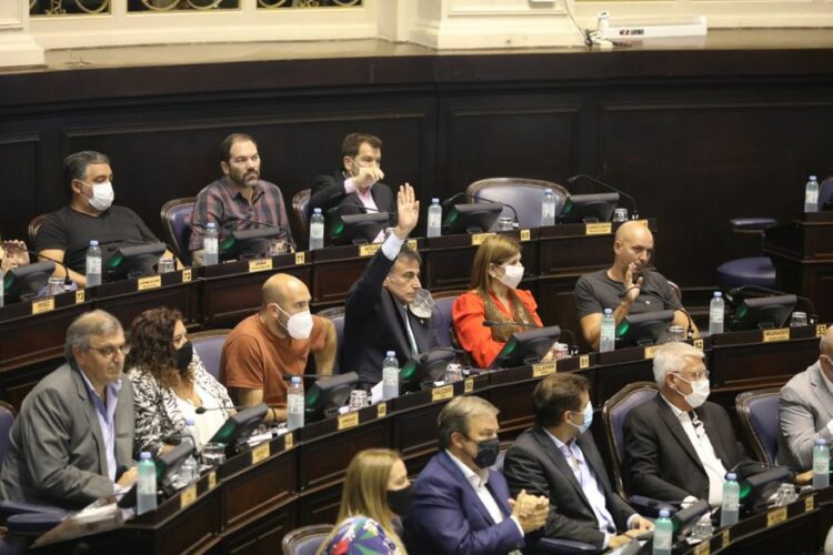 Aprueban una tercera reelección para los intendentes bonaerenses