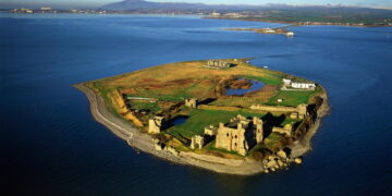 Buscan a una persona para asumir como monarca de una isla de Inglaterra