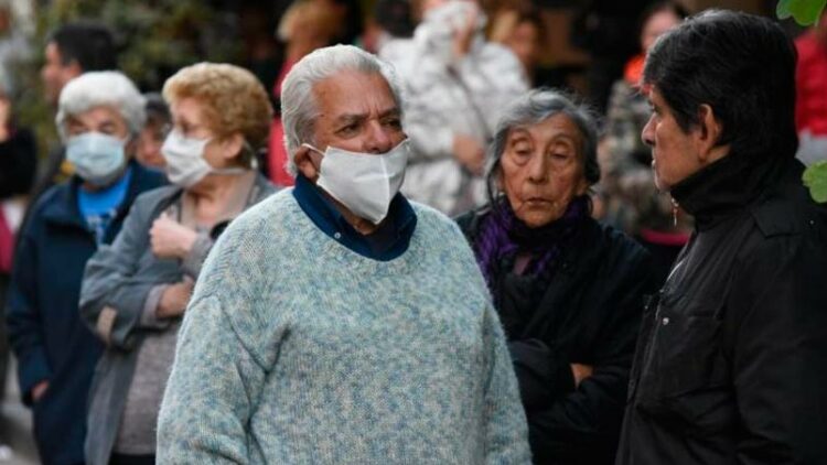 Jubilados y pensionados con la mínima recibirán un bono de $8000