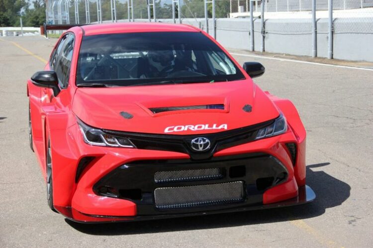 “Pechito” y Barrio probaron el Toyota TCR