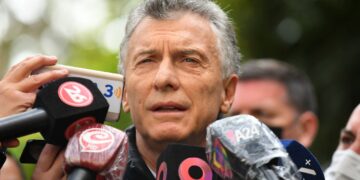 La Justicia procesó al ex Presidente por el espionaje ilegal a los familiares del submarino hundido